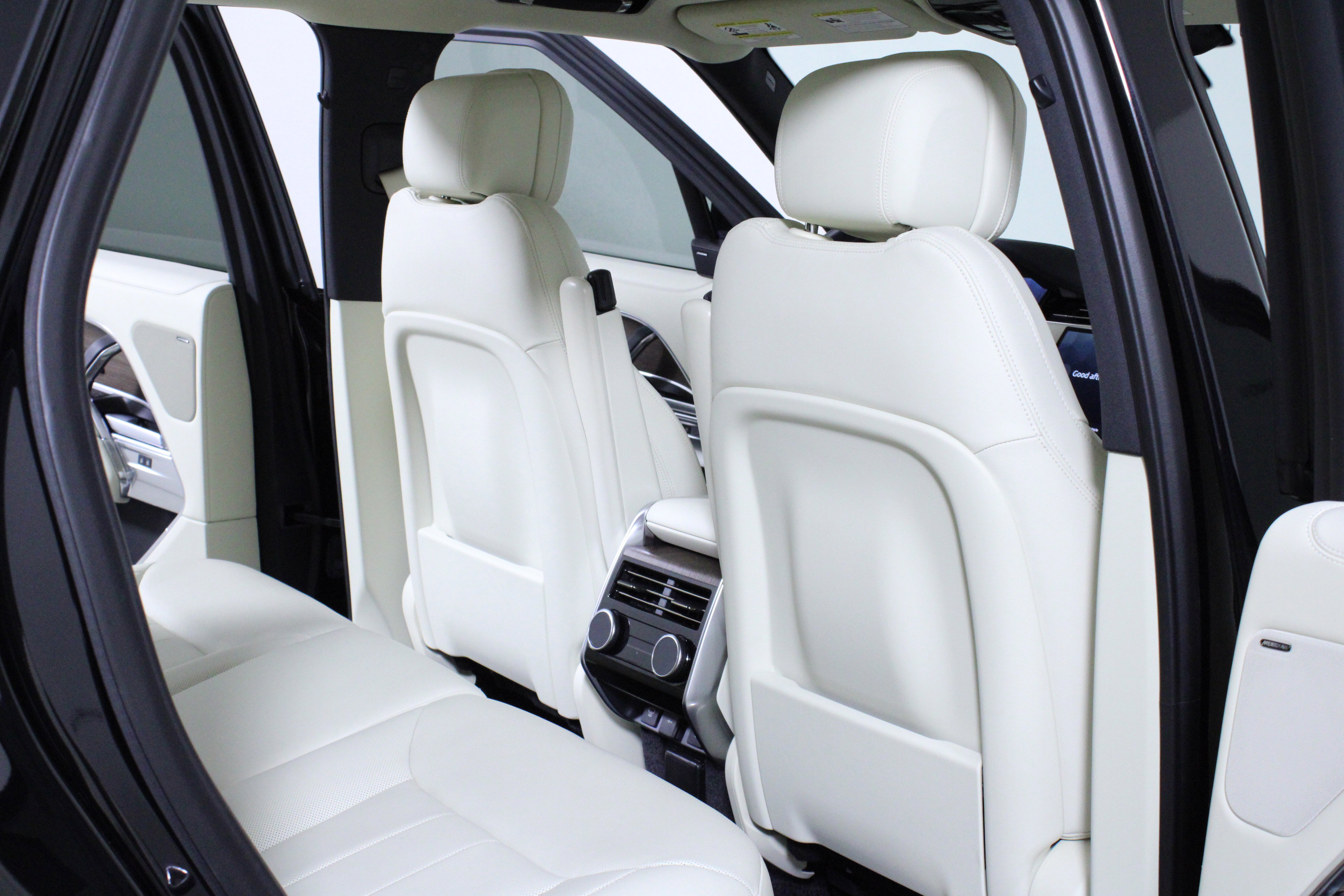 Used 2024 Land Rover Range Rover SE image 12