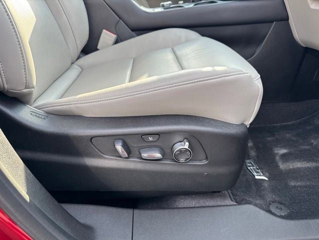 Used 2023 Cadillac XT4 Premium Luxury w/ Technology Package FWD image 30