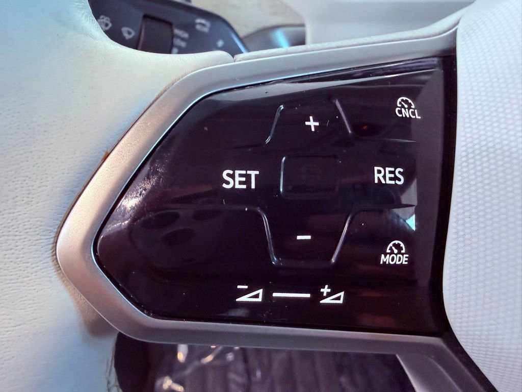 Used 2025 Volkswagen ID. Buzz 1st Edition image 24