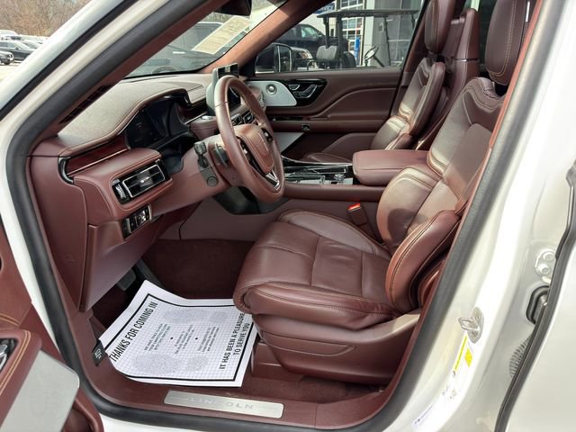 Used 2023 Lincoln Aviator Black Label w/ Class IV Trailer Tow Package image 16
