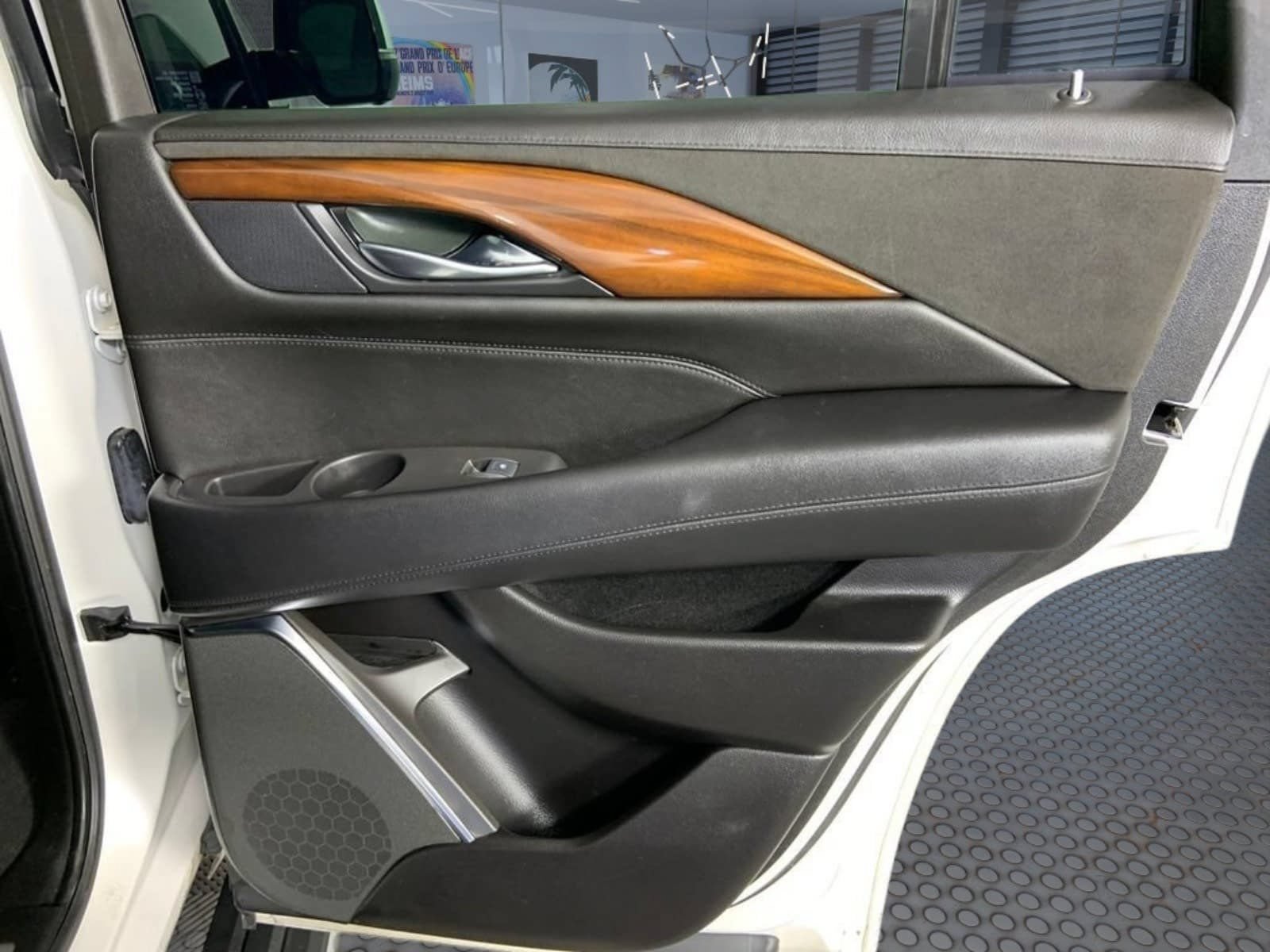 Used 2017 Cadillac Escalade Premium Luxury AWD/4WD image 16