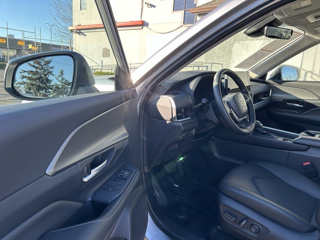Certified 2025 Toyota Grand Highlander AWD image 9