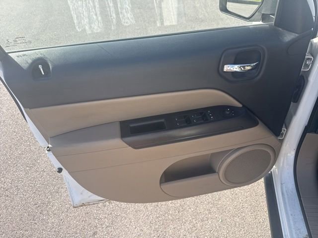 Used 2015 Jeep Patriot High Altitude FWD image 11