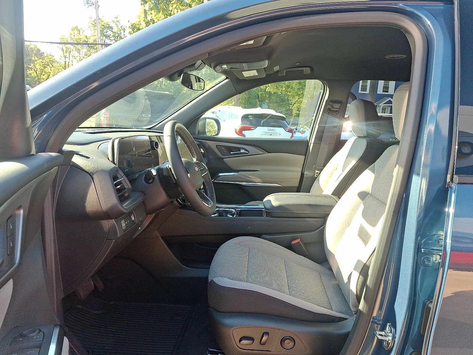 New 2026 Chevrolet Traverse LT image 14