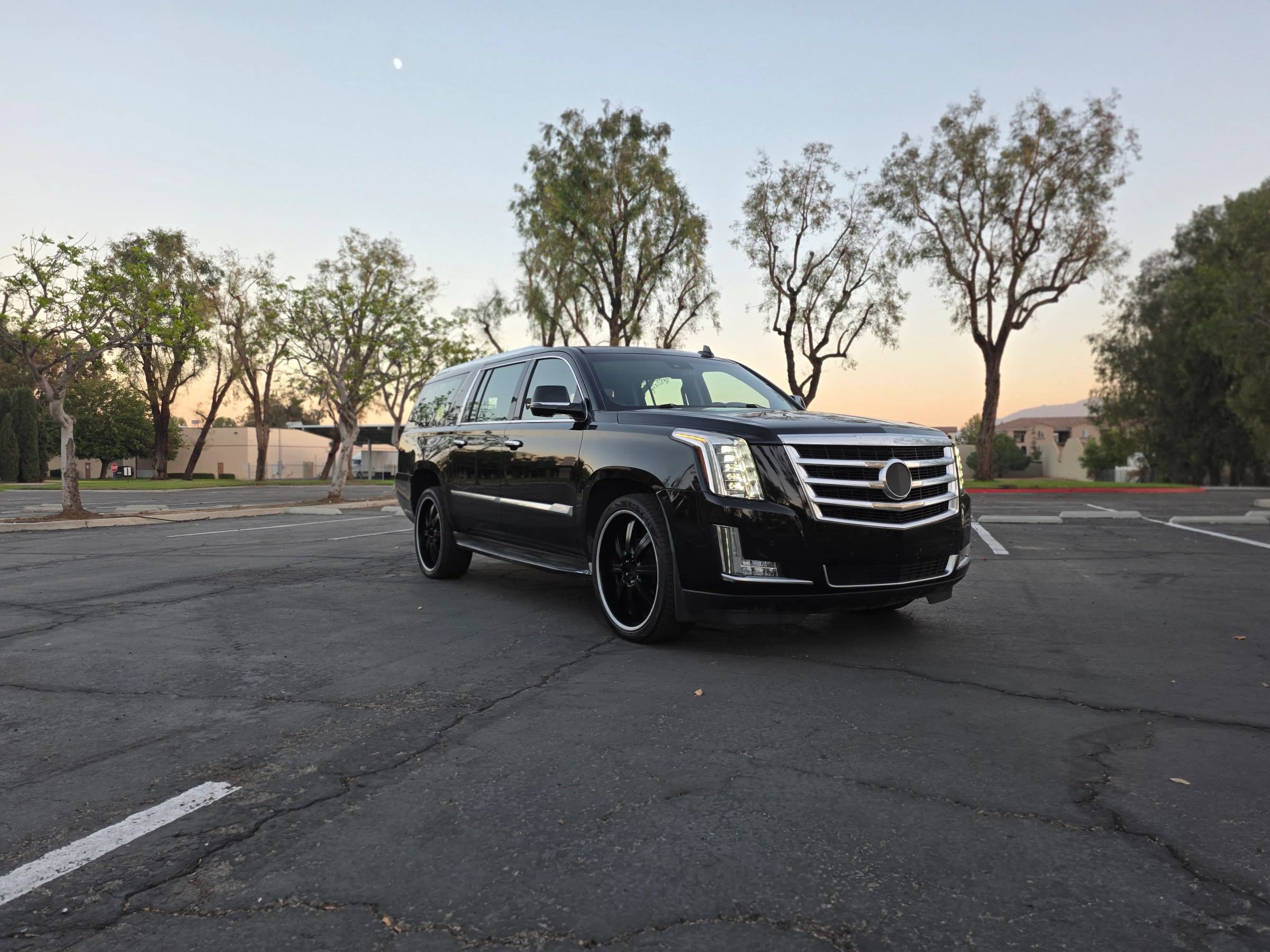 Used 2015 Cadillac Escalade ESV Luxury AWD/4WD image 25