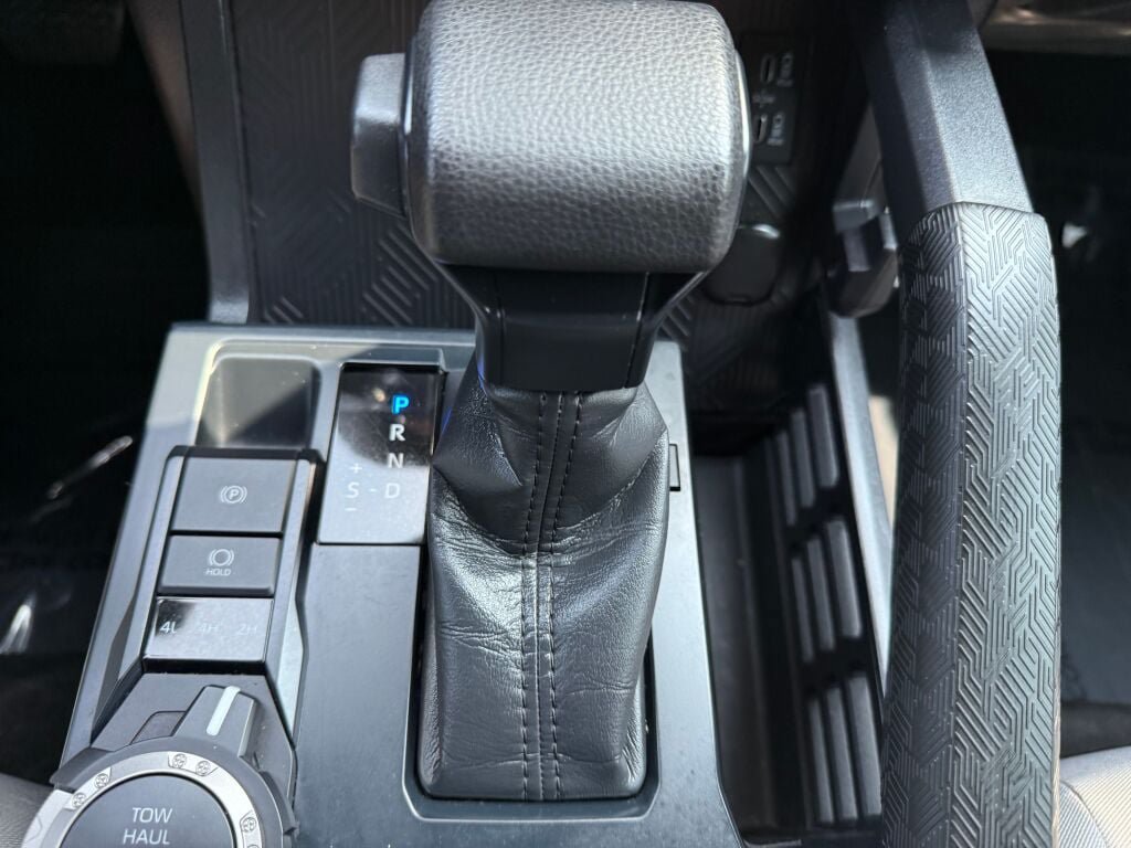 Used 2025 Toyota Tacoma SR5 AWD/4WD image 18