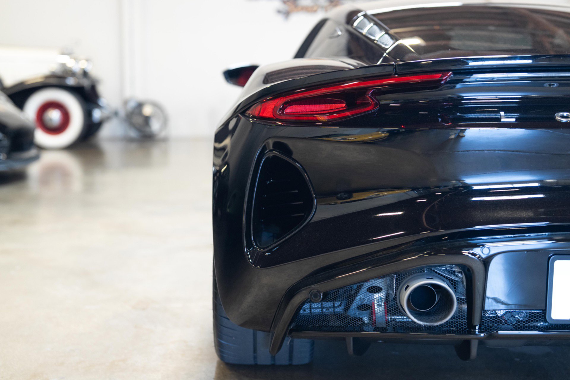 Used 2024 Lotus Emira First Edition image 31