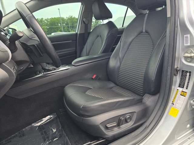 Used 2019 Toyota Camry SE FWD image 19