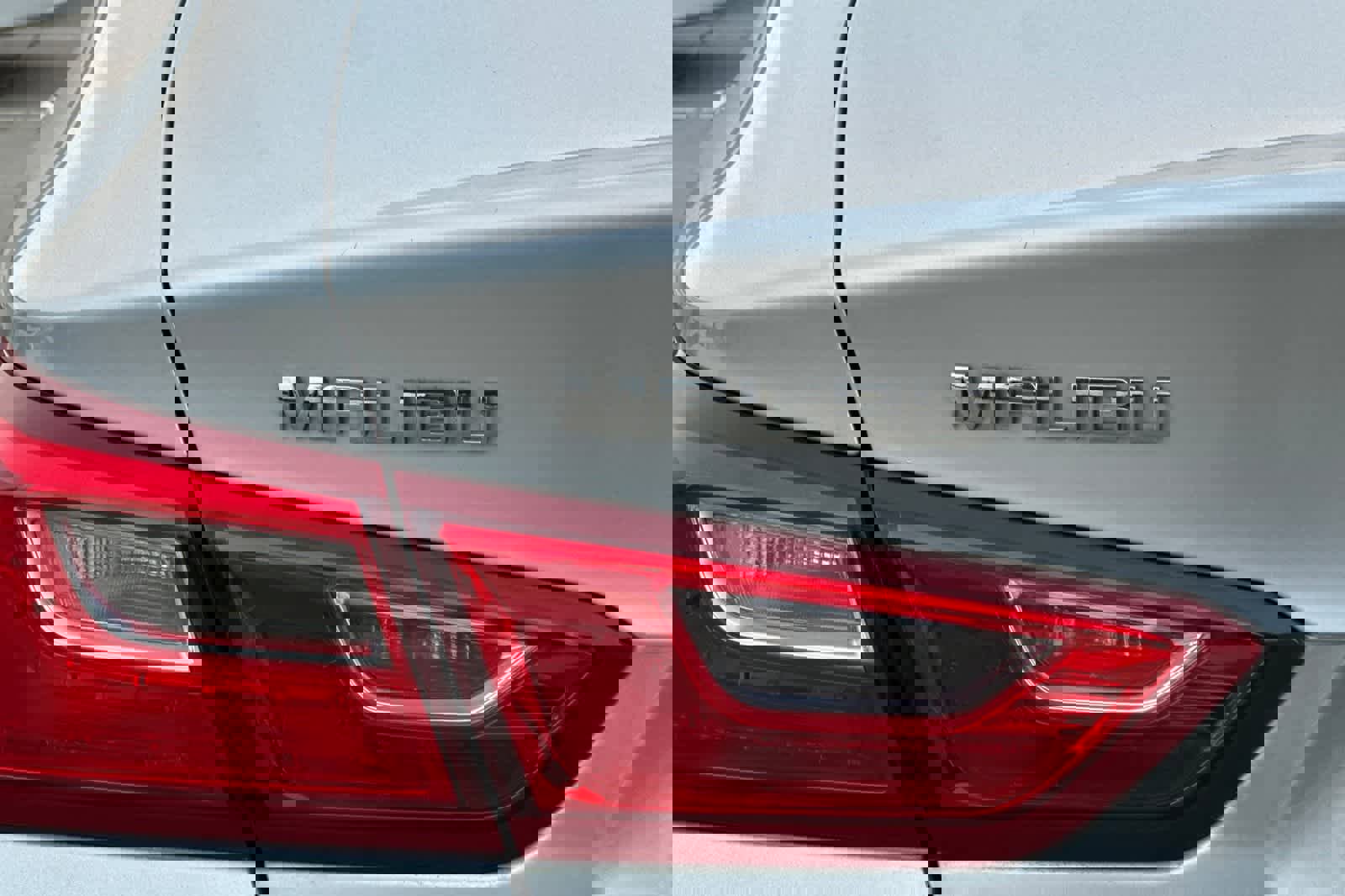 Used 2017 Chevrolet Malibu LT image 16