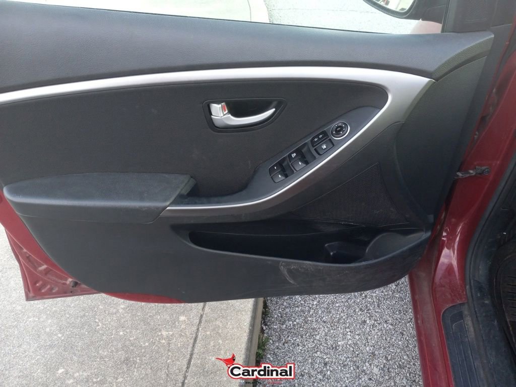 Used 2017 Hyundai Elantra GT image 17