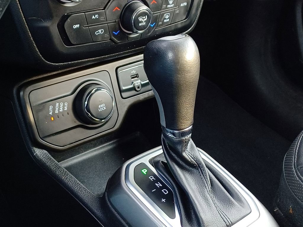 Used 2021 Jeep Renegade Limited image 23