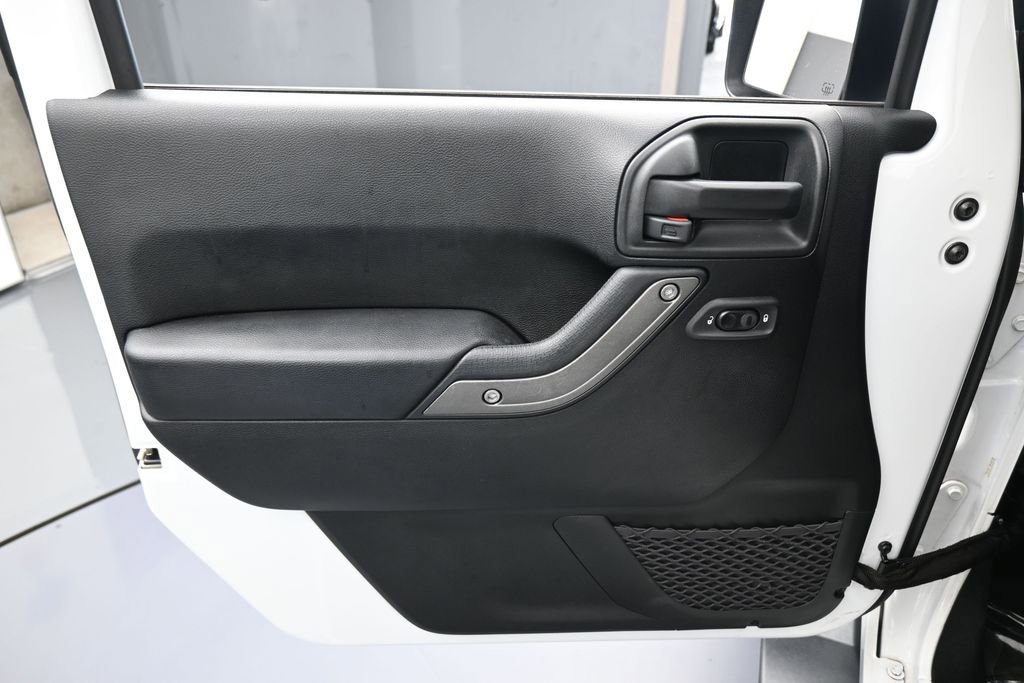 Used 2018 Jeep Wrangler Unlimited Sport S AWD/4WD image 12