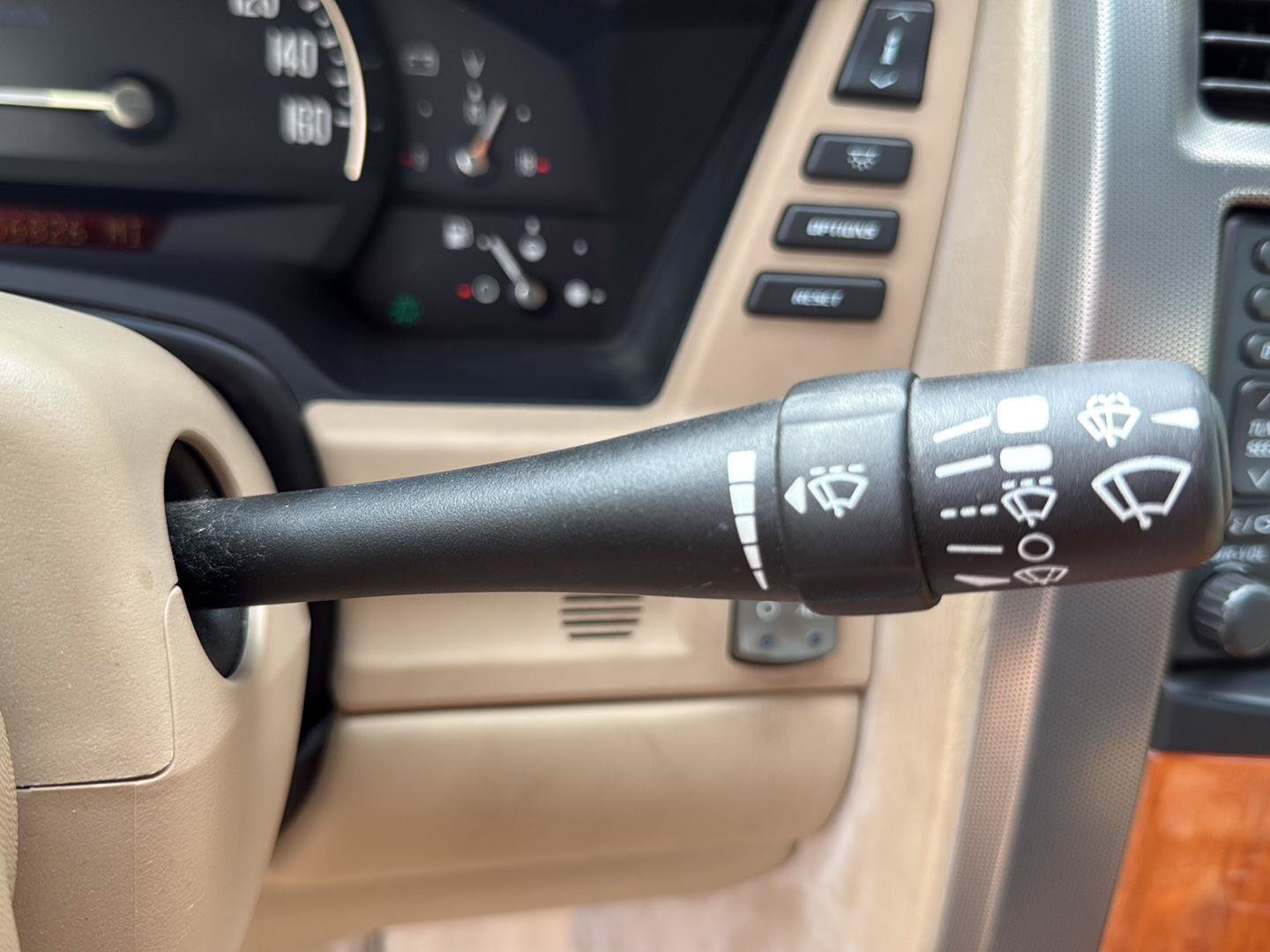 Used 2007 Cadillac XLR RWD image 17