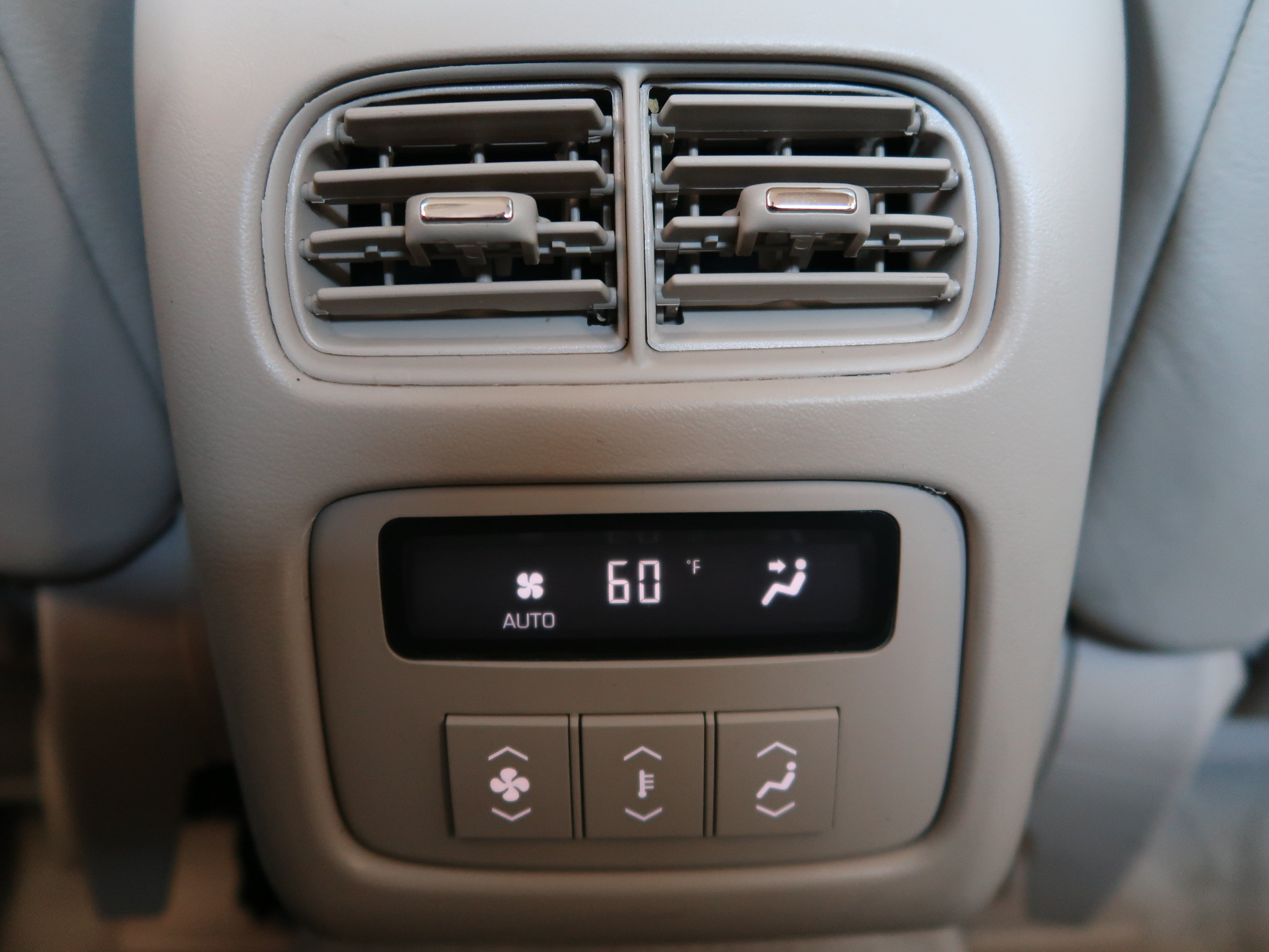 Used 2009 Cadillac DTS FWD image 38
