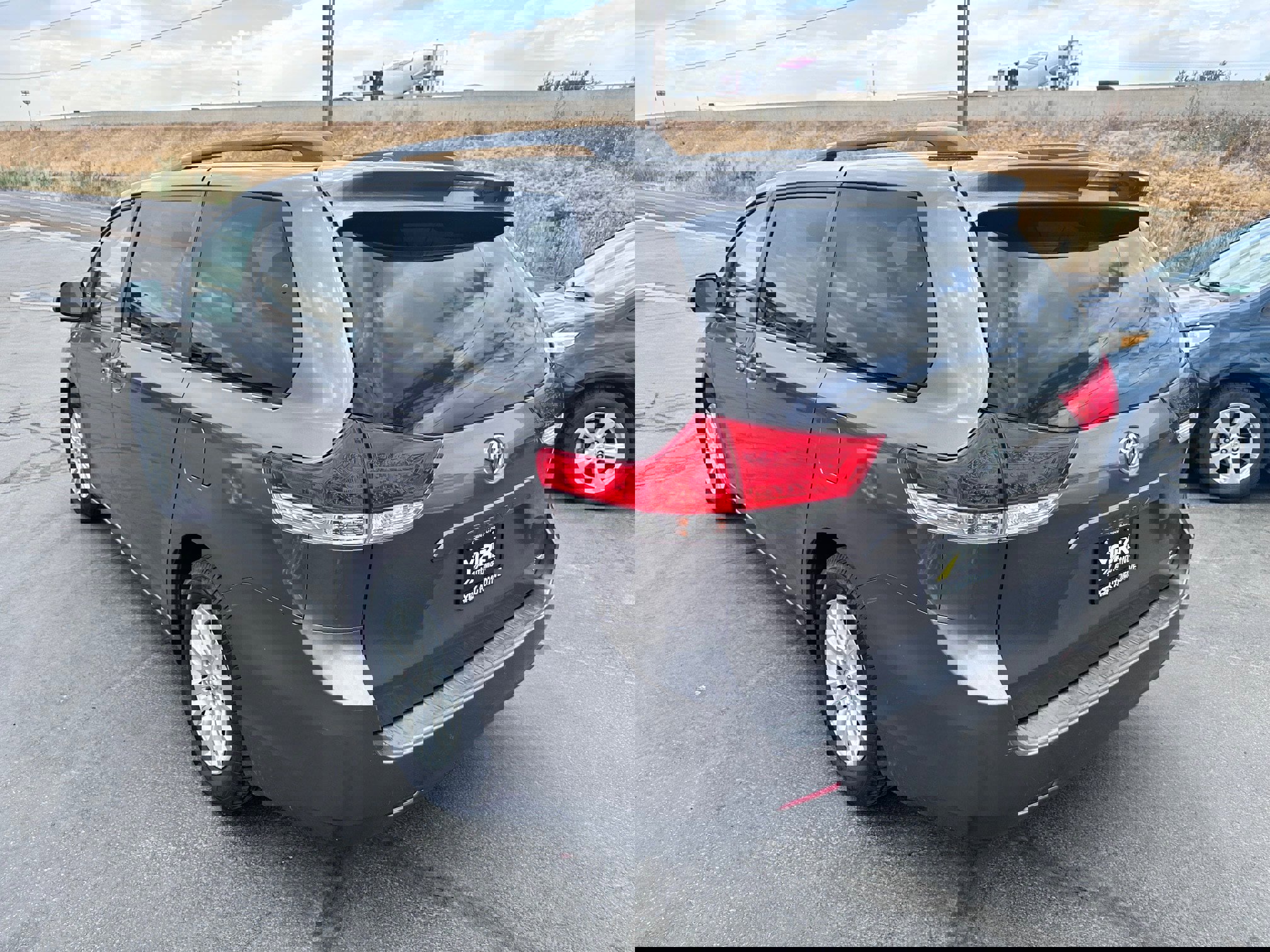 Used 2014 Toyota Sienna XLE image 4