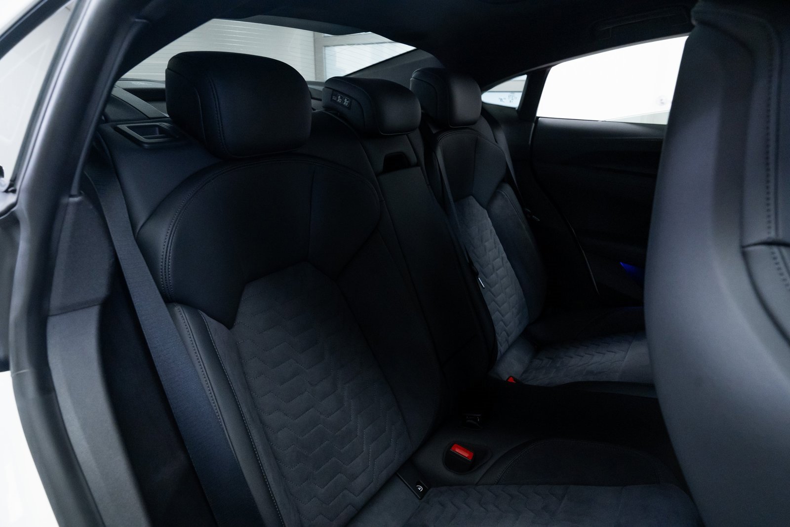 Used 2024 Audi e-tron GT Premium Plus image 22