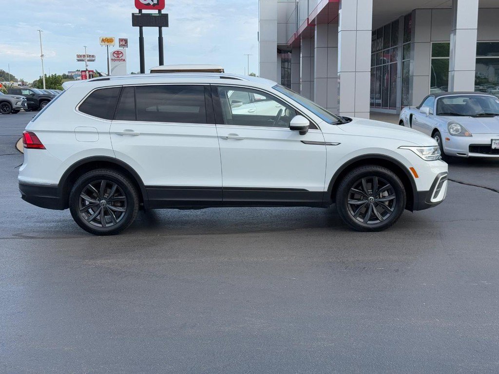 Used 2024 Volkswagen Tiguan SE image 2