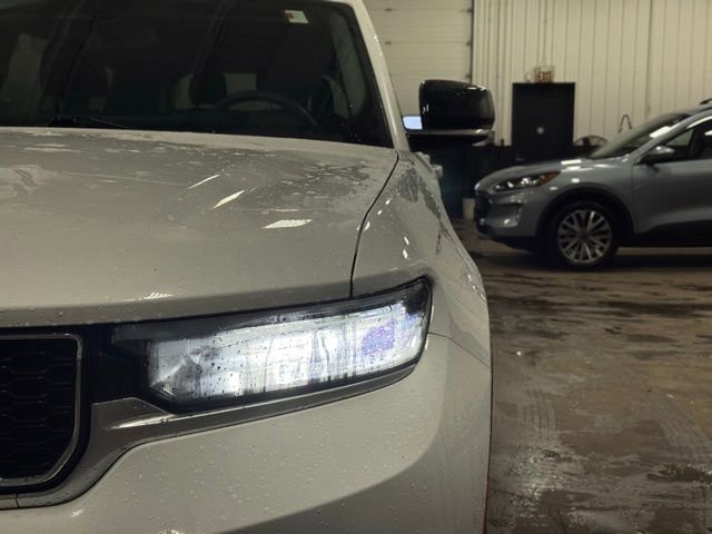 Used 2023 Jeep Grand Cherokee L Limited image 3