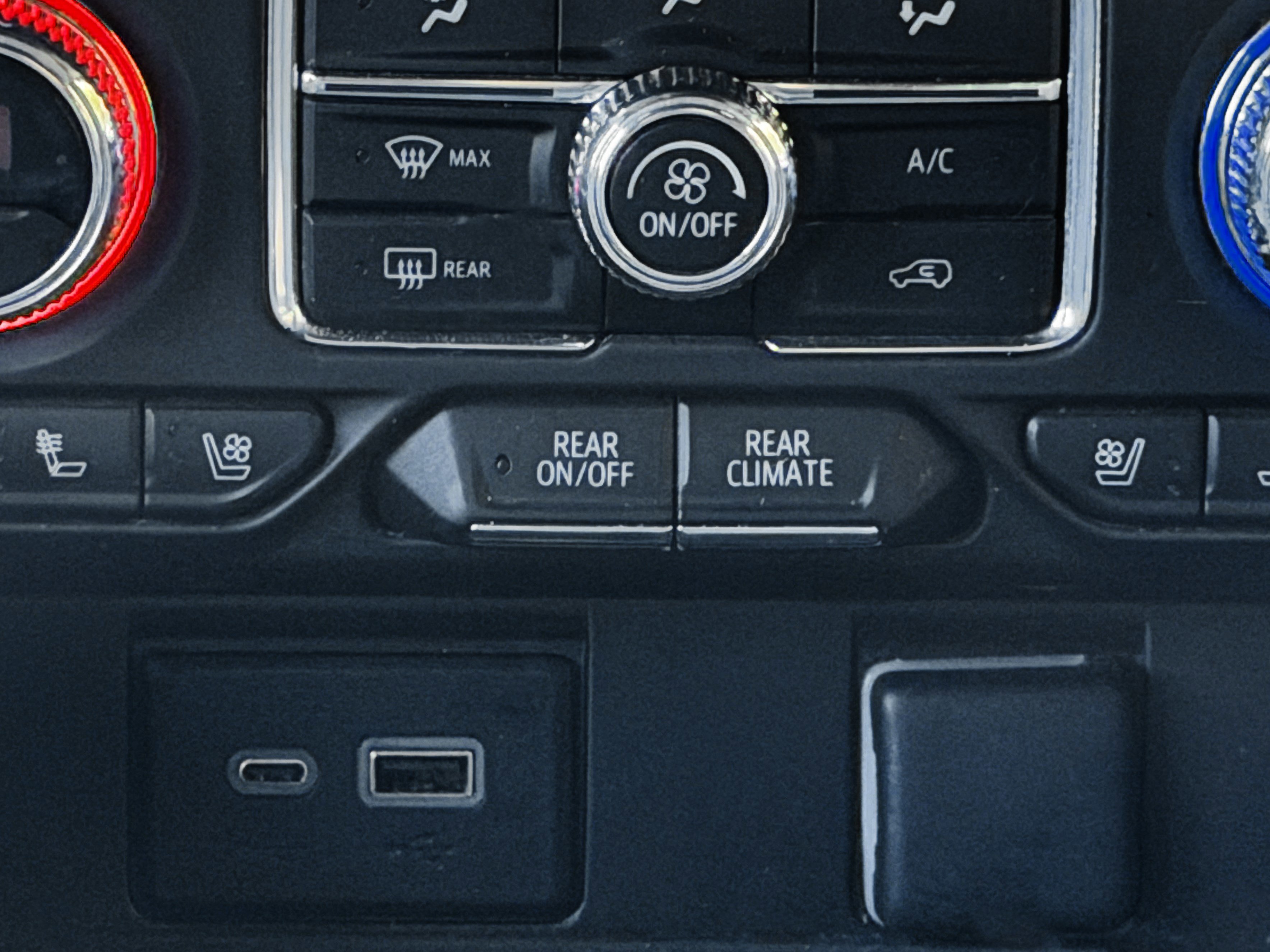 Used 2023 GMC Yukon XL AT4 w/ Technology Package AWD/4WD image 15