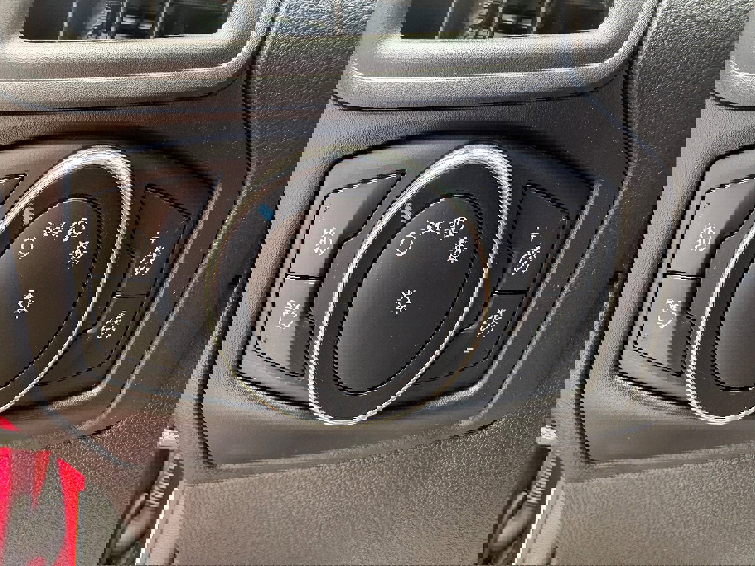 Used 2014 Ford Focus SE w/ Equipment Group 201A image 25