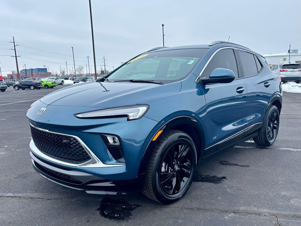 Used 2025 Buick Encore GX Sport Touring image 3