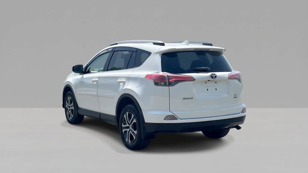 Used 2017 Toyota RAV4 LE AWD/4WD image 6