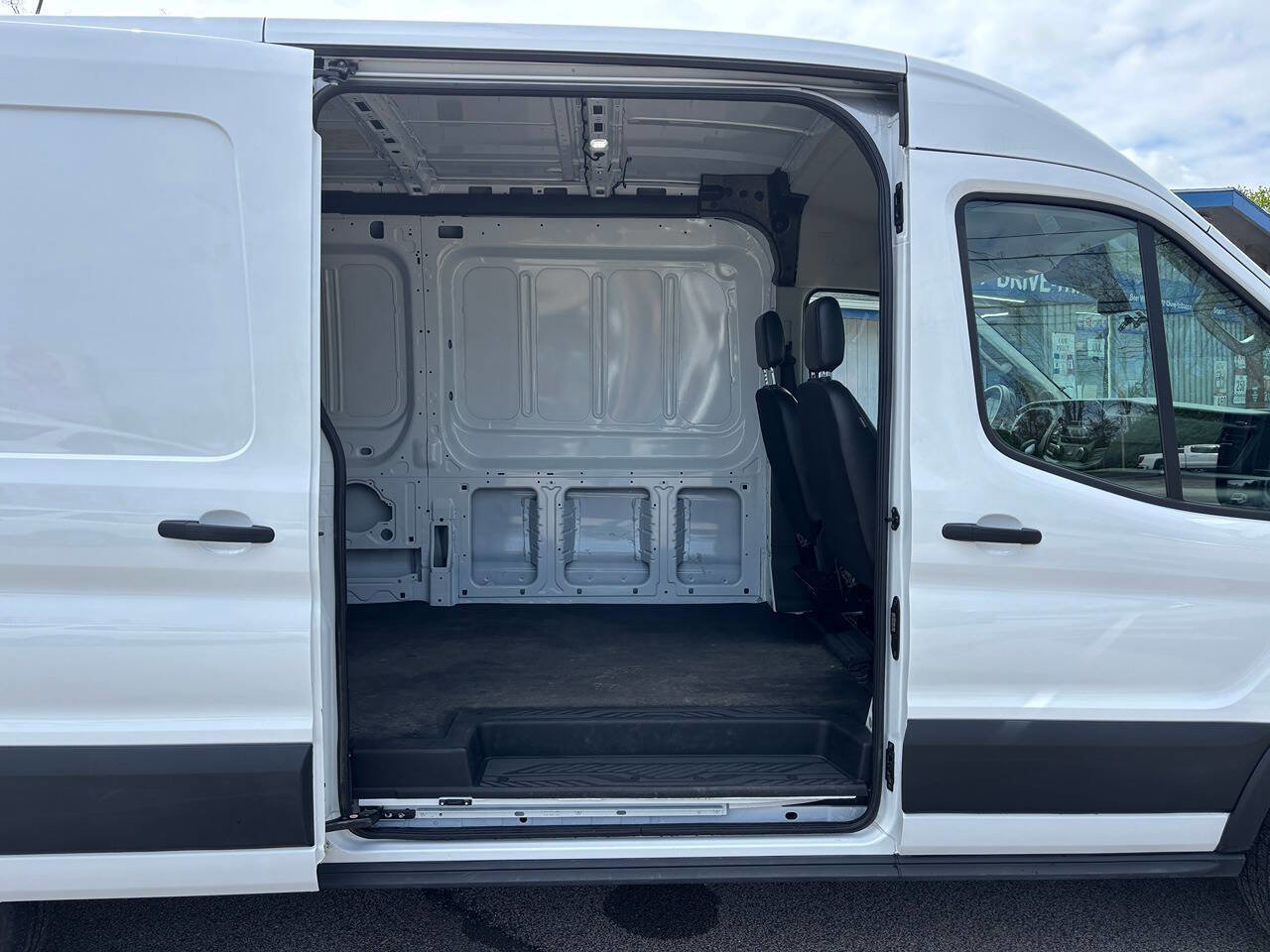 Used 2025 Ford Transit 250 148 Medium Roof RWD image 13