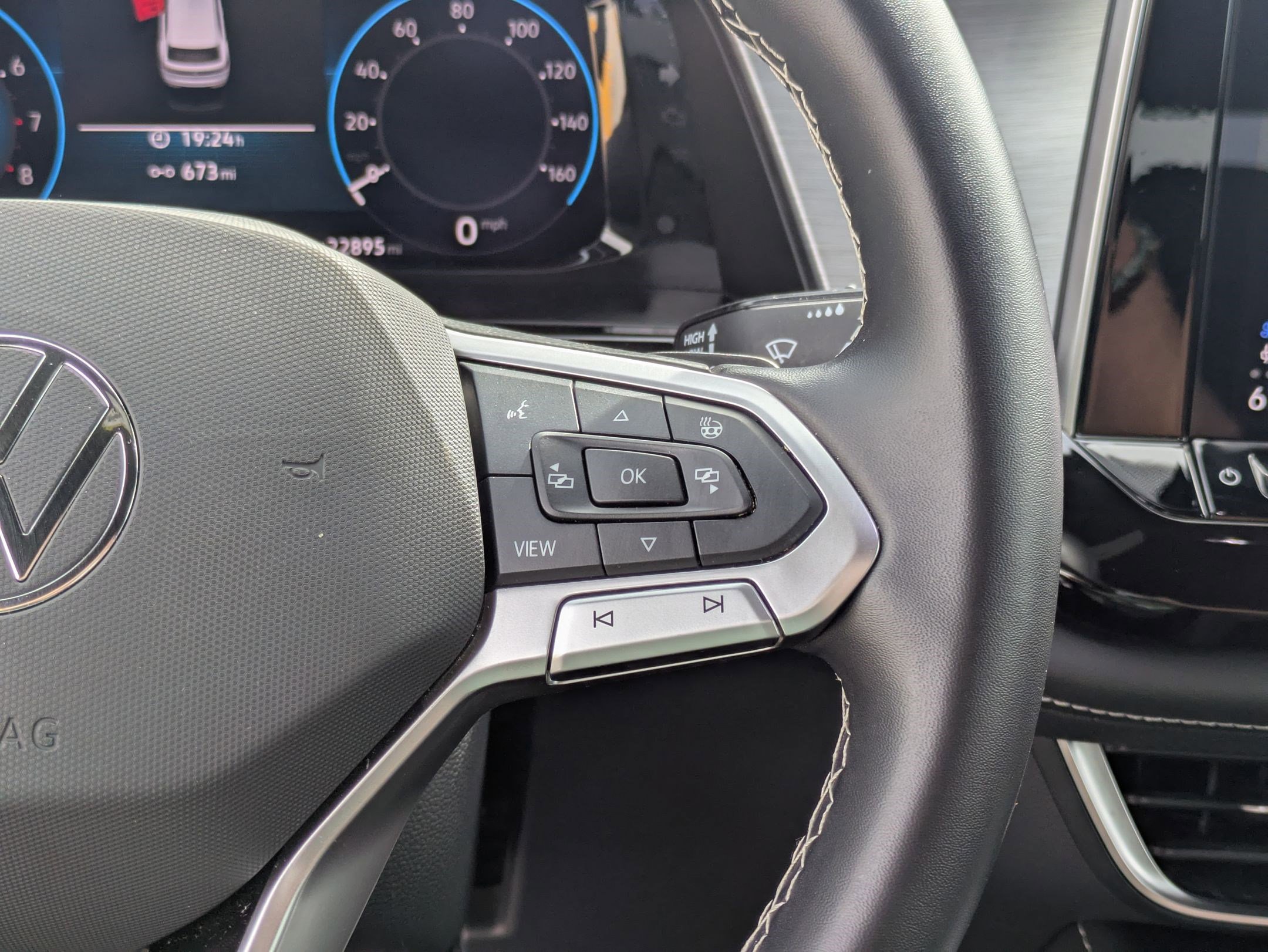 Used 2025 Volkswagen Atlas Cross Sport SE image 21