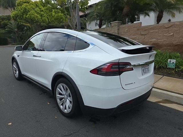 Used 2016 Tesla Model X 90D image 4
