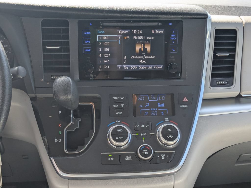 Used 2017 Toyota Sienna LE FWD image 5