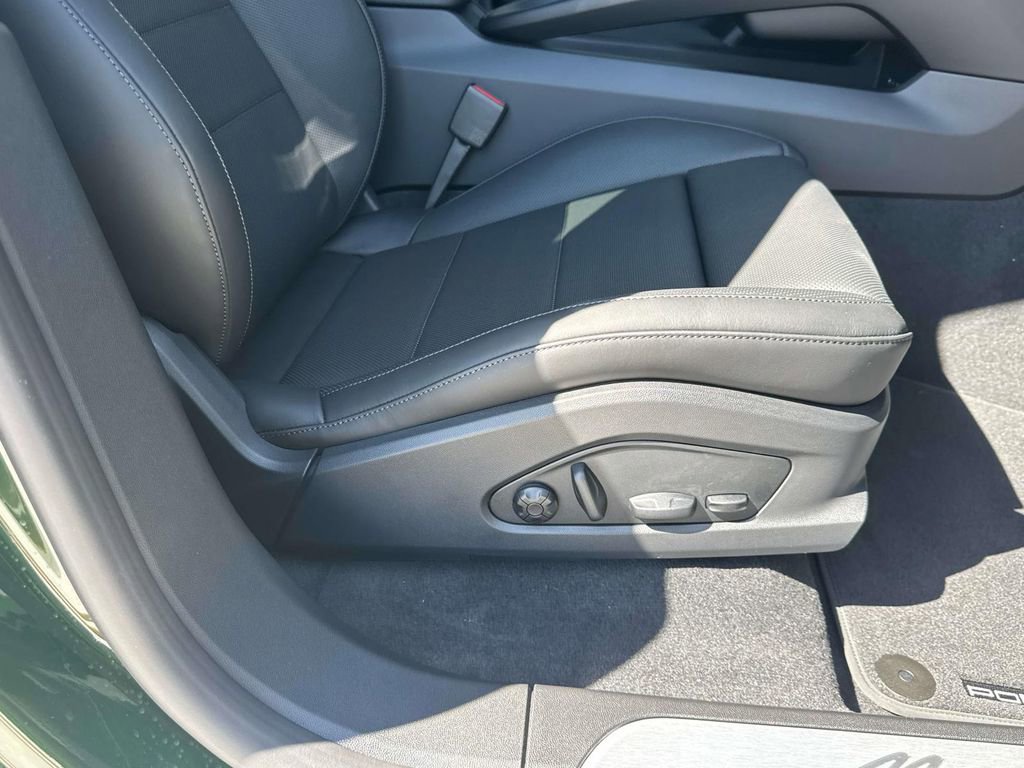 New 2026 Porsche Macan Electric image 17