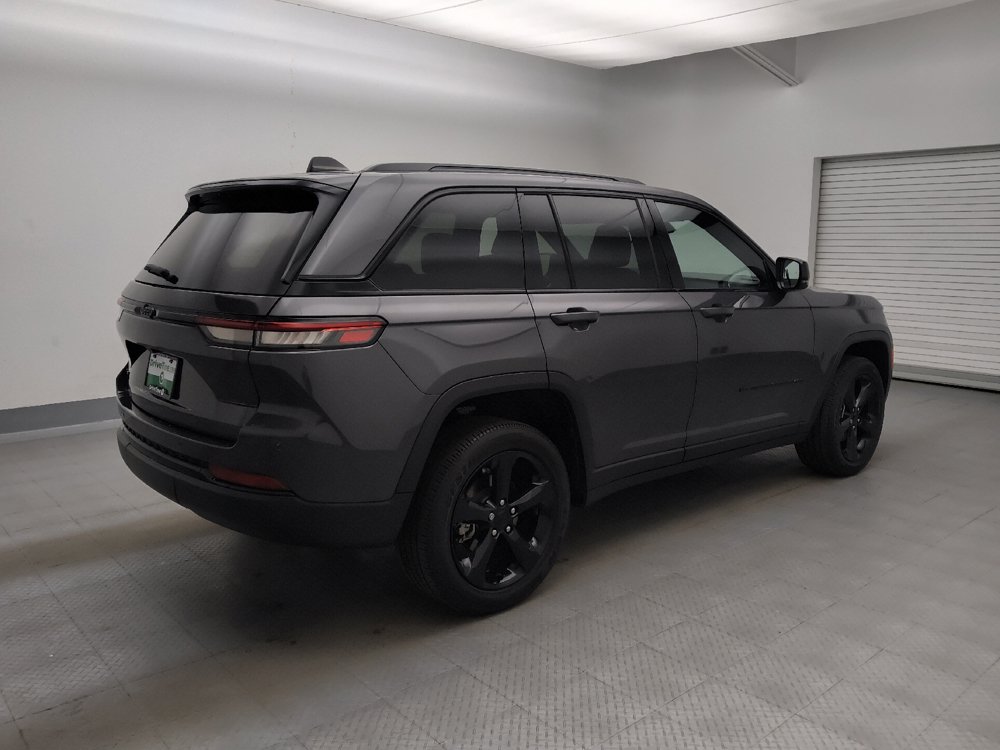Used 2023 Jeep Grand Cherokee Altitude AWD/4WD image 10