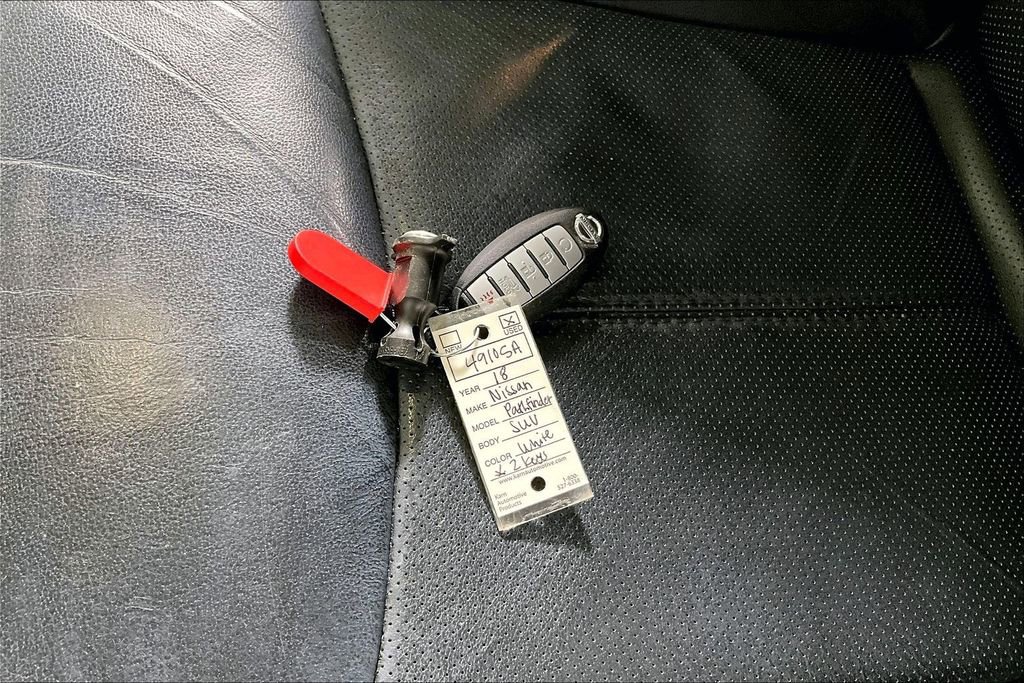 Used 2018 Nissan Pathfinder Platinum image 10