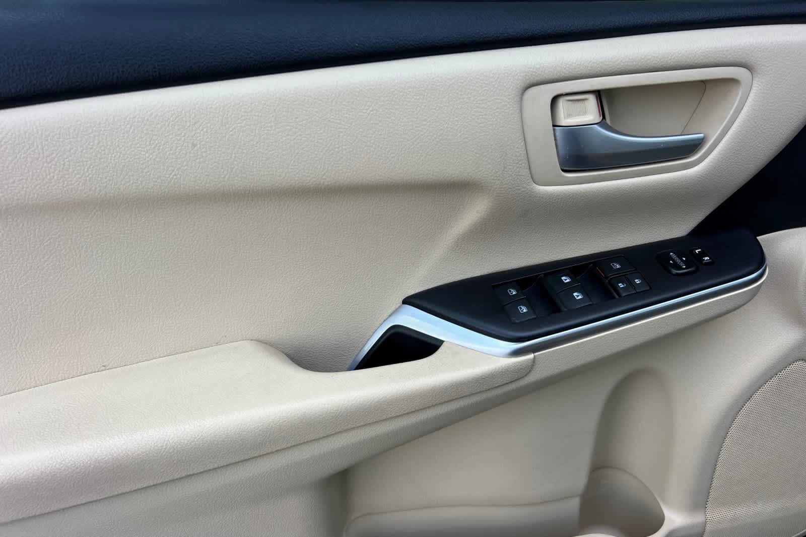 Used 2015 Toyota Camry LE FWD image 12