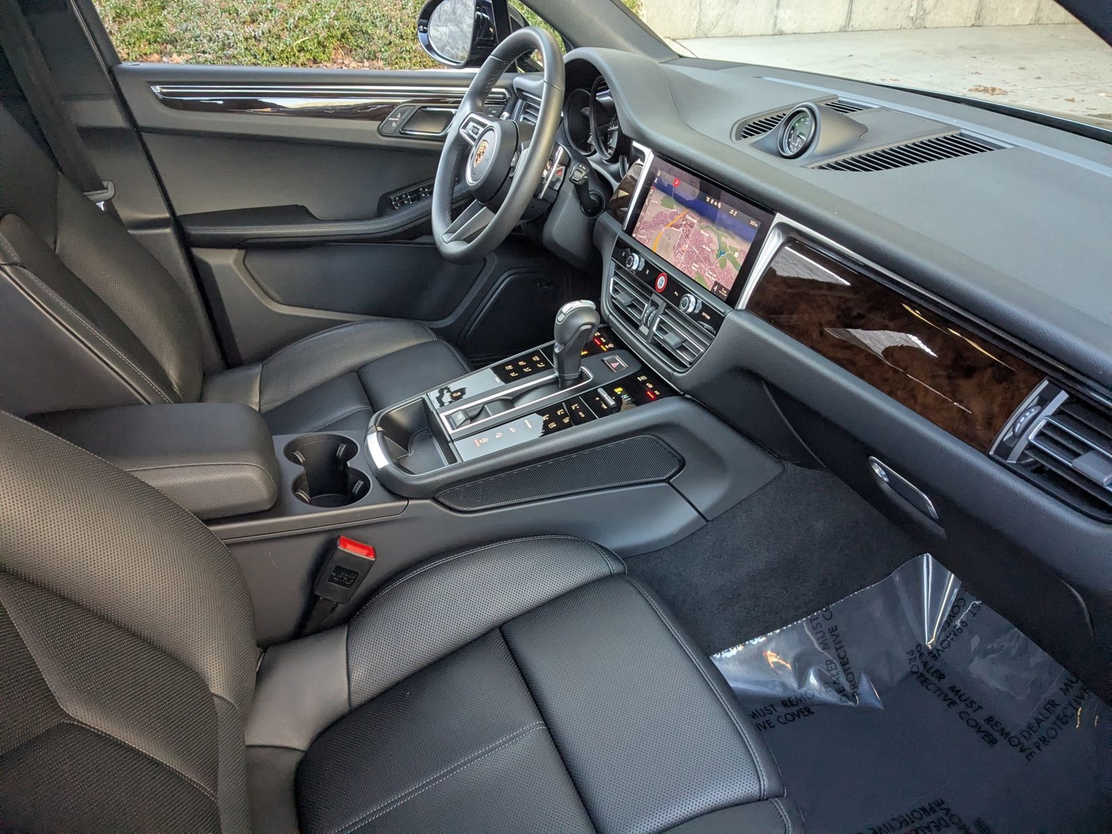 Used 2025 Porsche Macan image 27