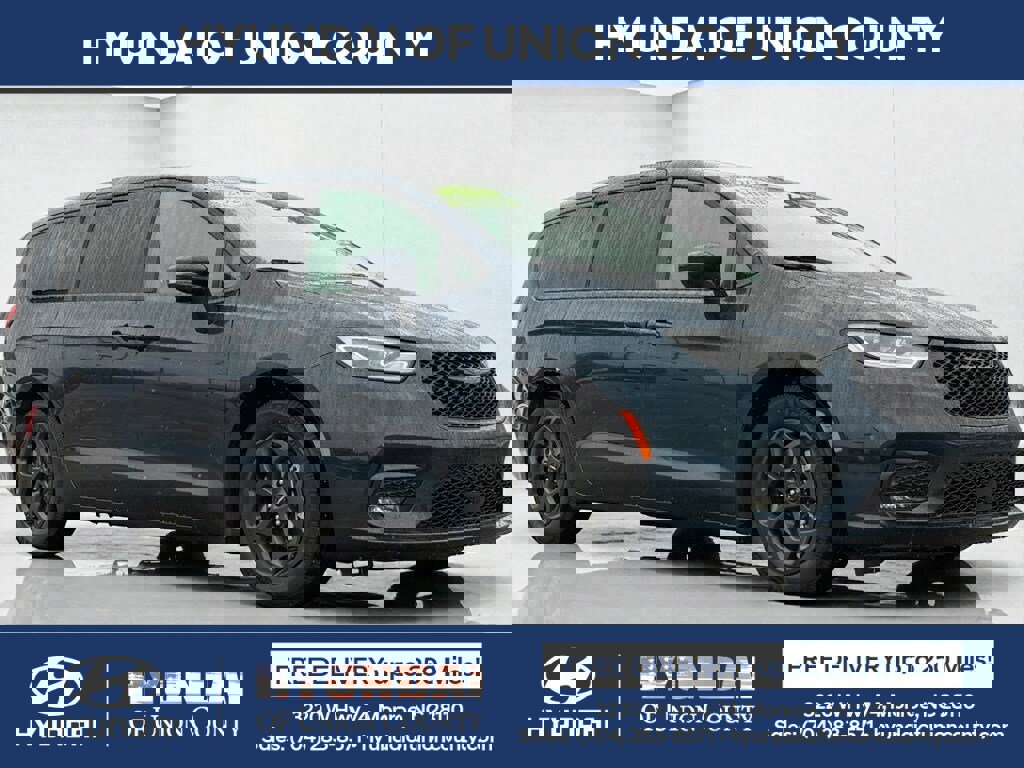 Used 2022 Chrysler Pacifica Touring-L w/ S Appearance Package