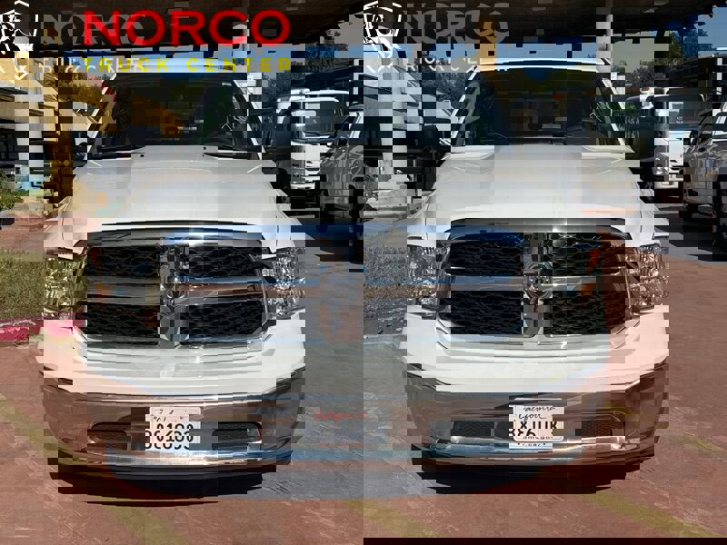 Used 2019 RAM 1500 Classic SLT image 3