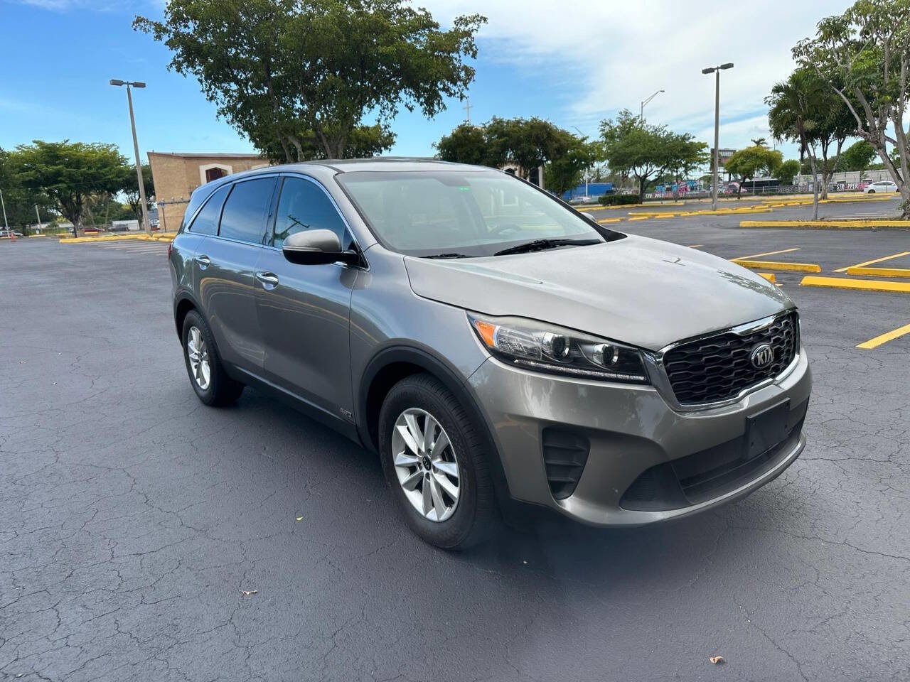 Used 2019 Kia Sorento AWD V6 image 2