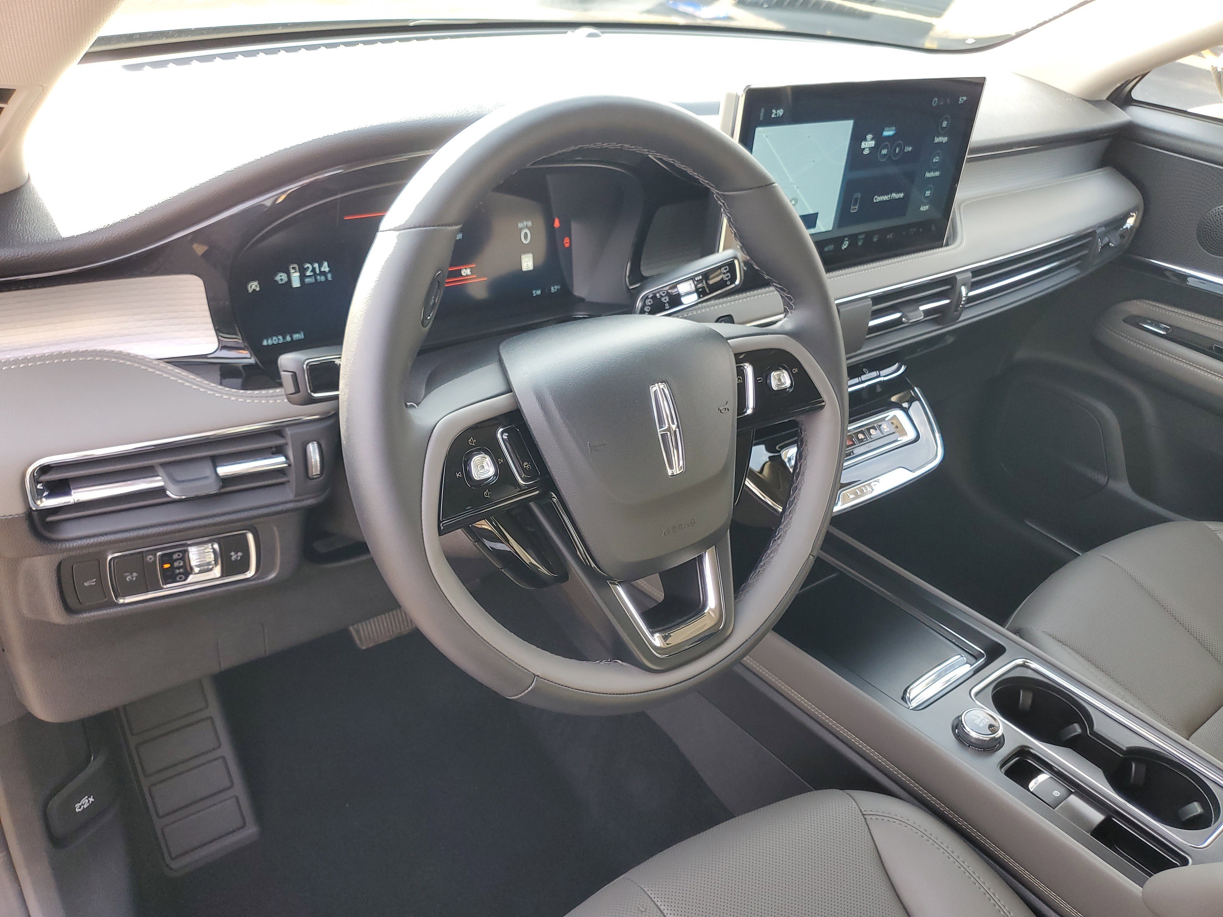 Certified 2025 Lincoln Corsair AWD w/ Equipment Group 101A image 13