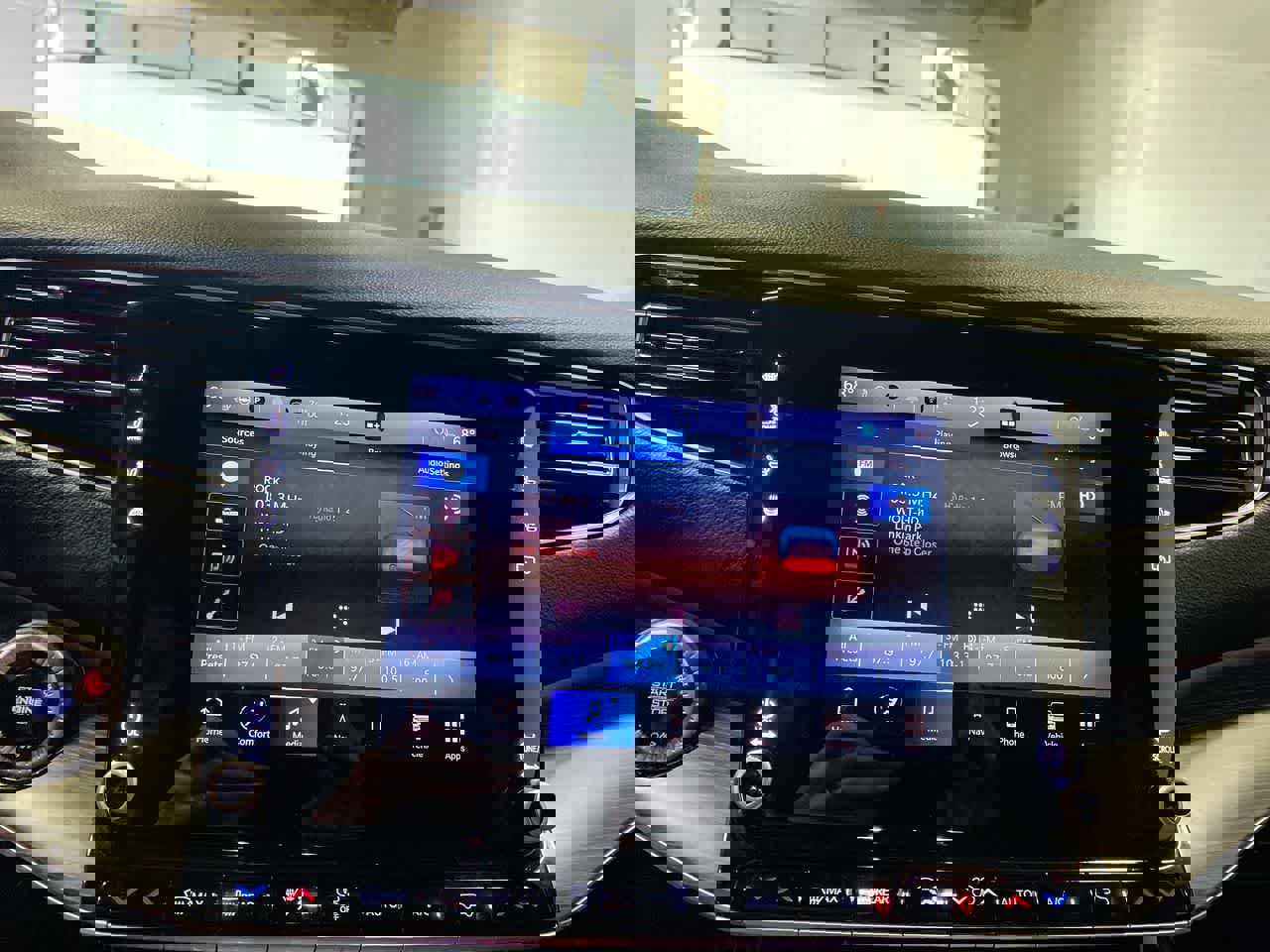 Used 2024 Jeep Wagoneer L Series III w/ Flexible Seating Group image 18