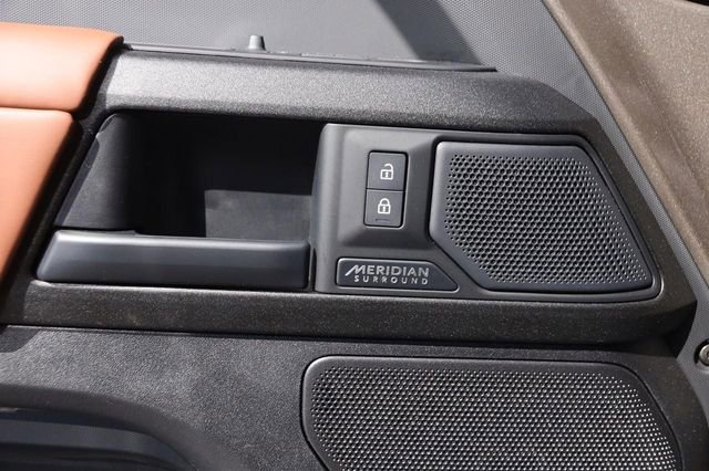 Used 2025 Land Rover Defender 110 image 26