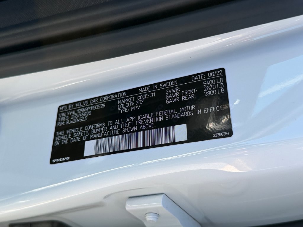 Used 2023 Volvo XC60 B5 Plus AWD/4WD image 30
