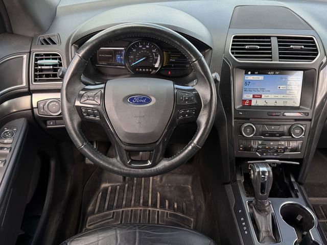 Used 2018 Ford Explorer XLT w/ Equipment Group 202A FWD image 11