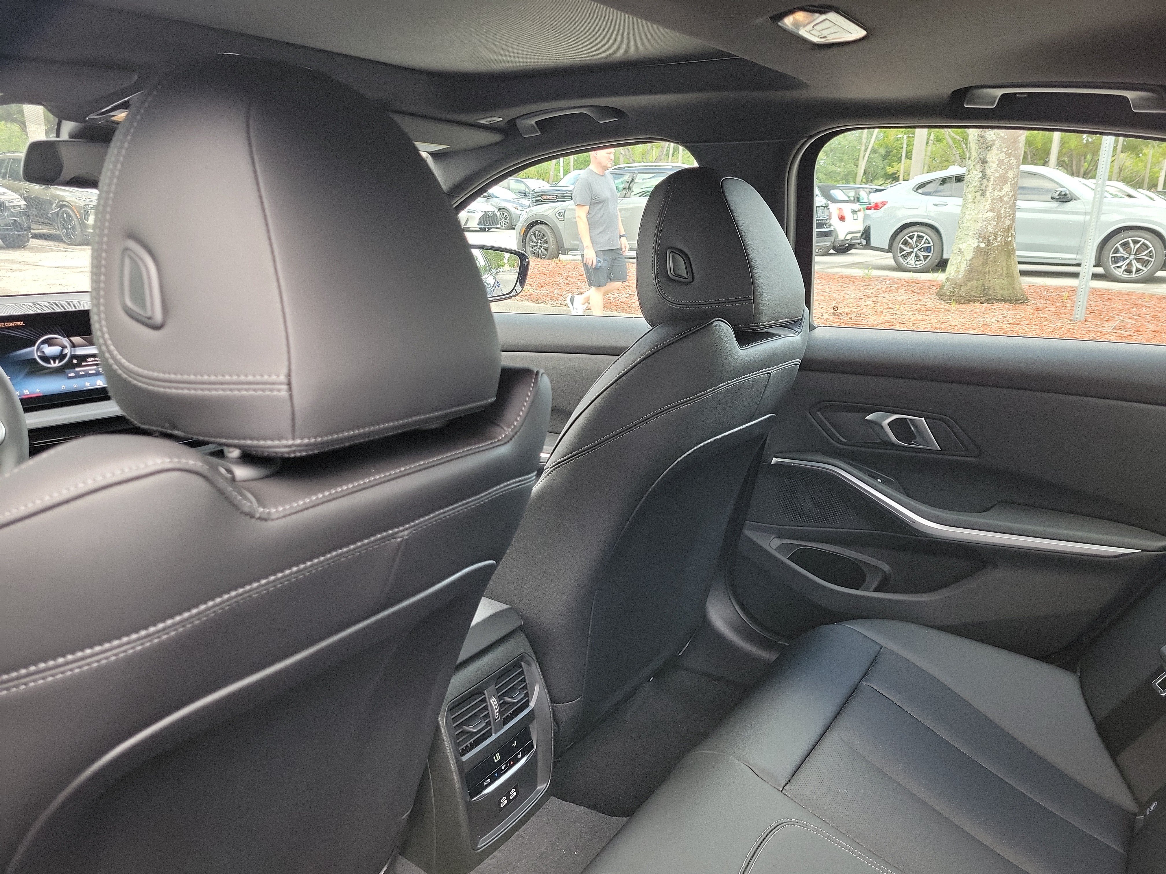 New 2026 BMW 330i Sedan w/ M Sport Package RWD image 9