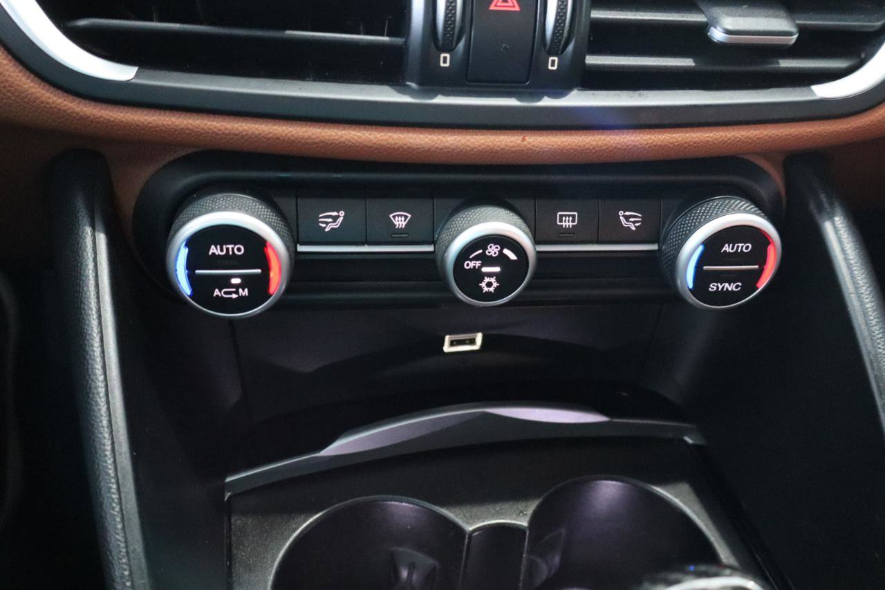 Used 2017 Alfa Romeo Giulia RWD image 22