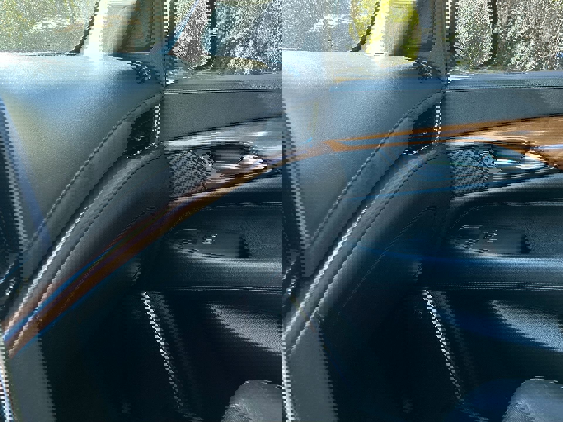 Used 2017 Cadillac Escalade Premium Luxury image 31