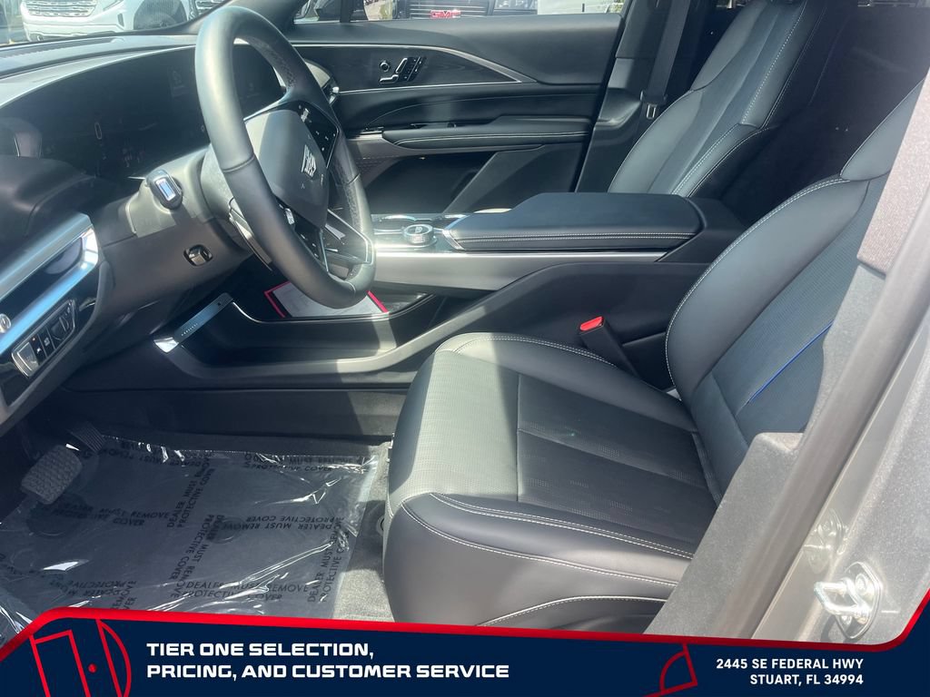 Used 2025 Cadillac Lyriq Luxury RWD image 9