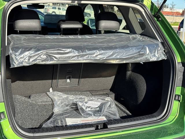 New 2025 Volkswagen Taos SE image 15