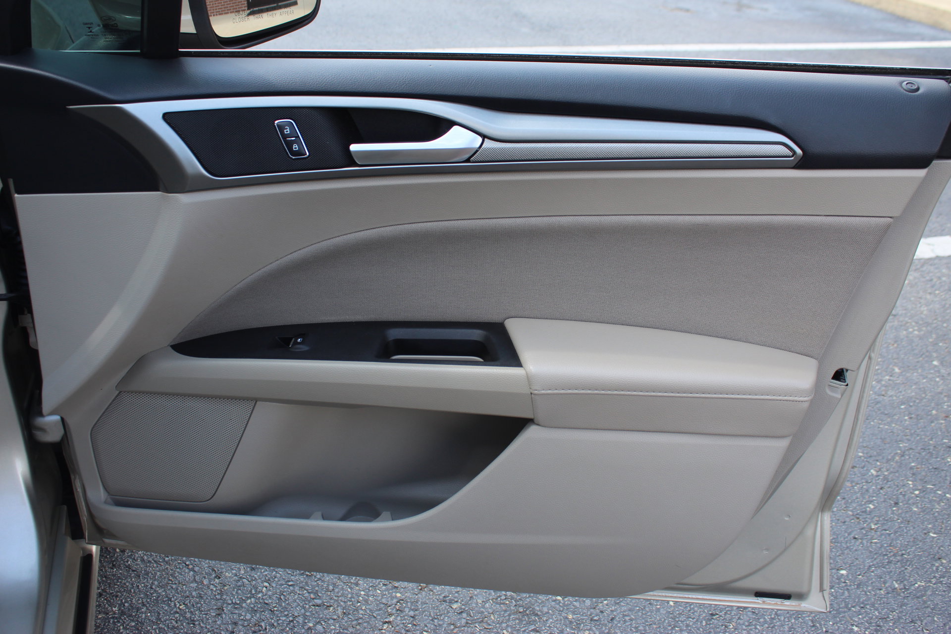 Used 2018 Ford Fusion SE w/ Fusion SE Technology Package image 29