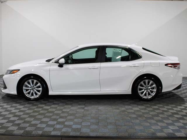 Certified 2019 Toyota Camry LE FWD image 3